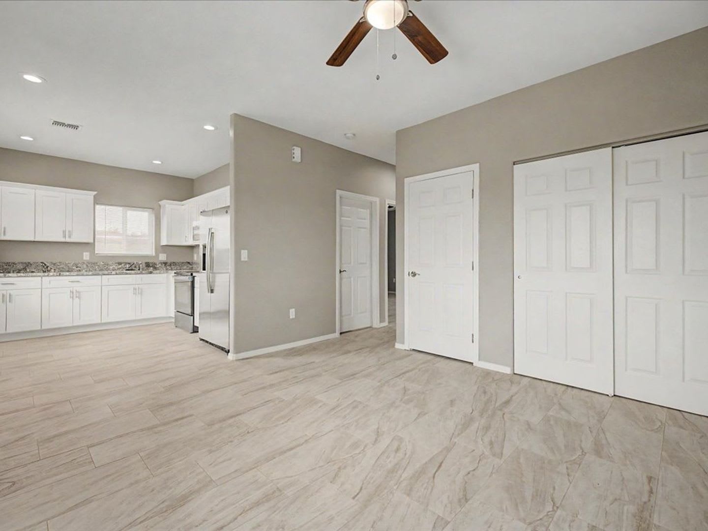 PRICE REDUCTION! $500 OFF FIRST FULL MONTH'S RENT! – photo 4