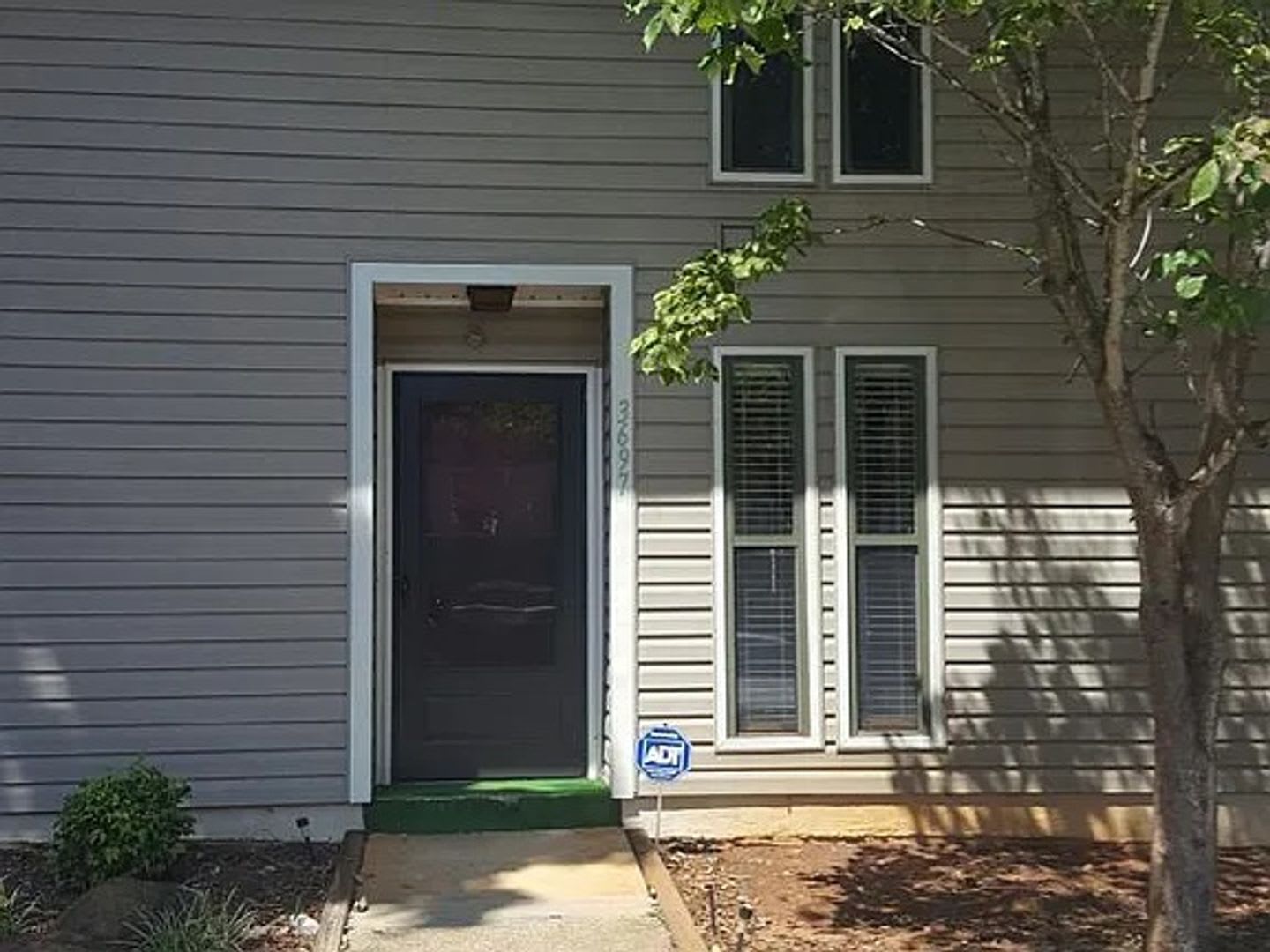 Nice townhome in great location – photo 5