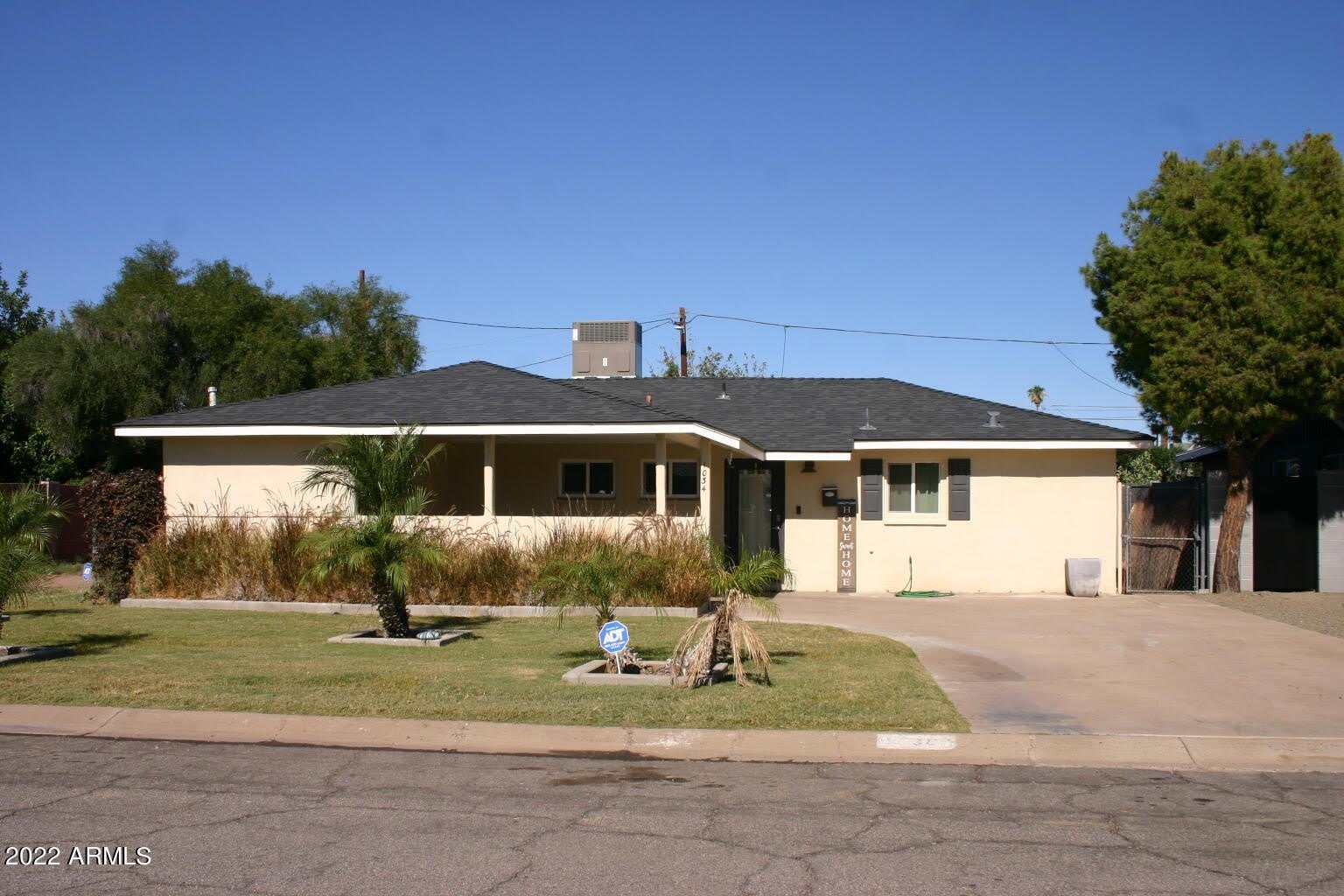1034 E ELM Street – photo 1