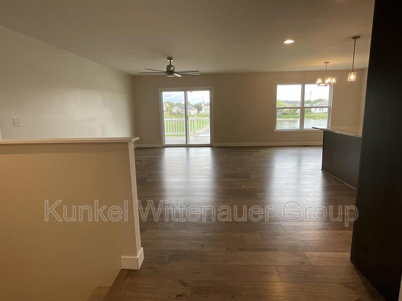 808 Applewoood Creek Drive – photo 4