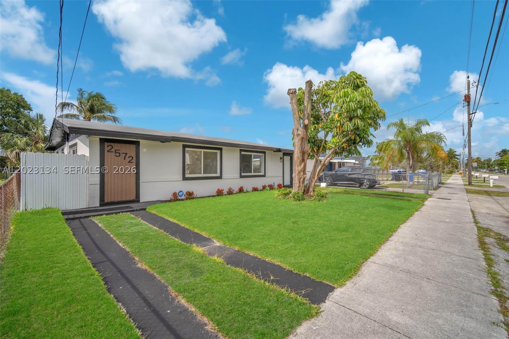 2572 NW 20th St – photo 2