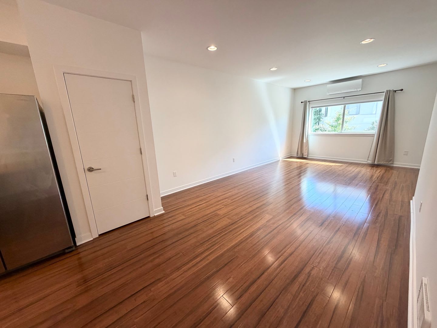 Modern Contemporary Townhome just one block from the Light Rail! – photo 5