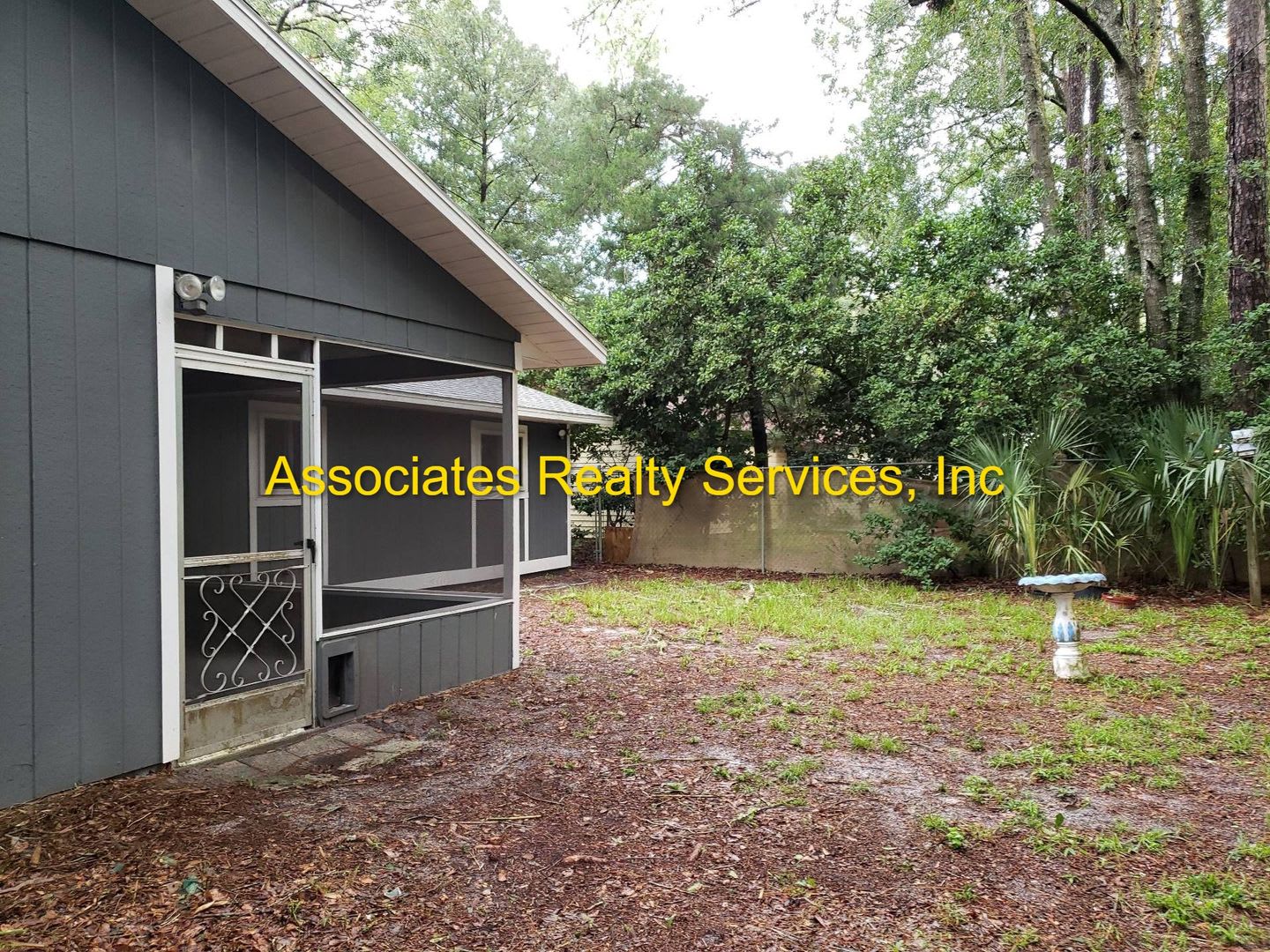 Cute 3 Bedroom In Palmetto Woods – photo 4