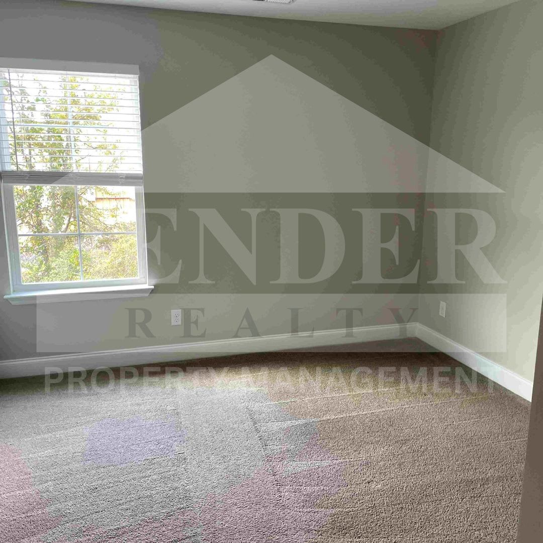 ** REDUCED ** BEAUTIFUL TOWNHOME – photo 5