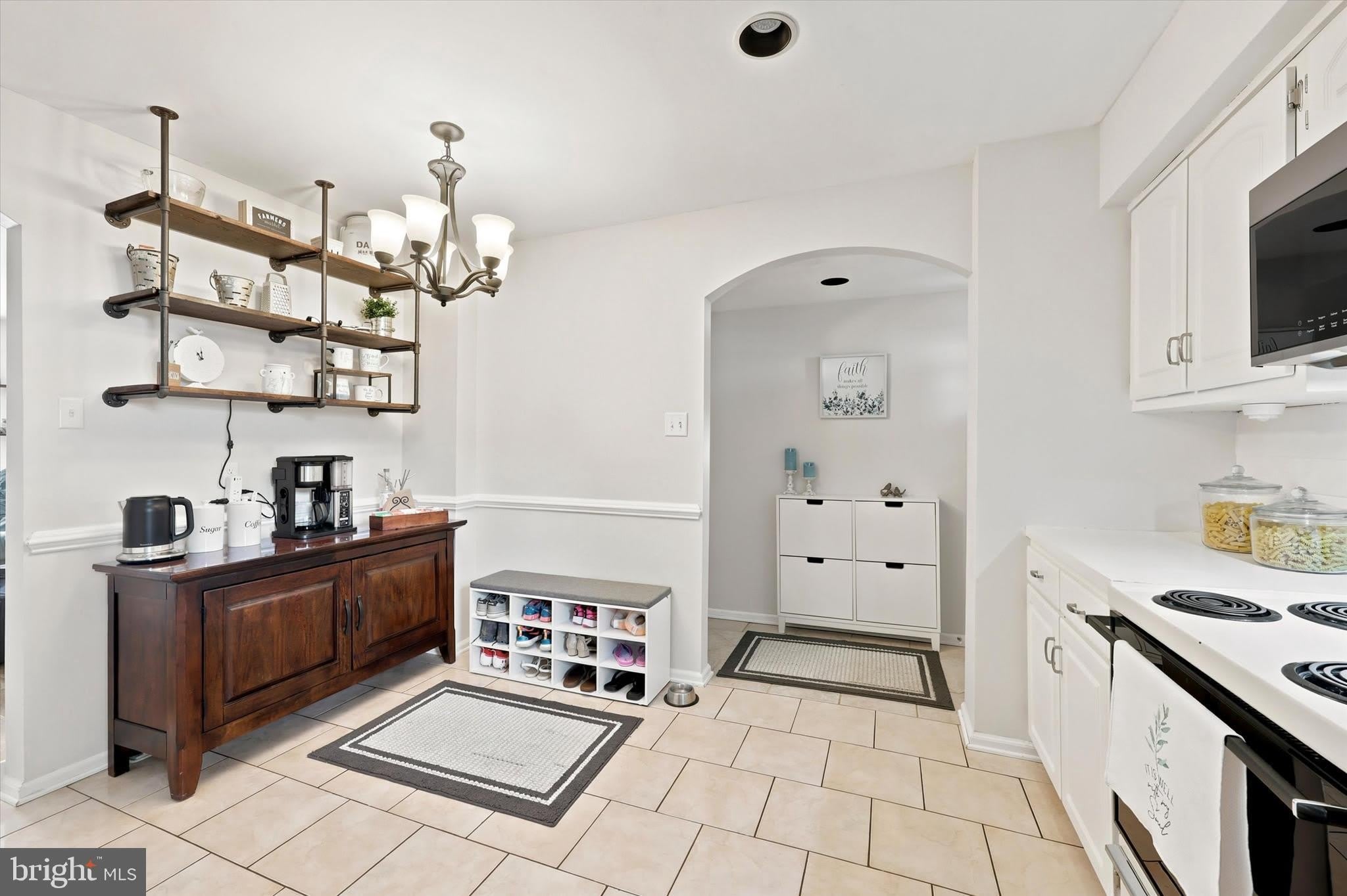 736 VILLAGE Lane – photo 5