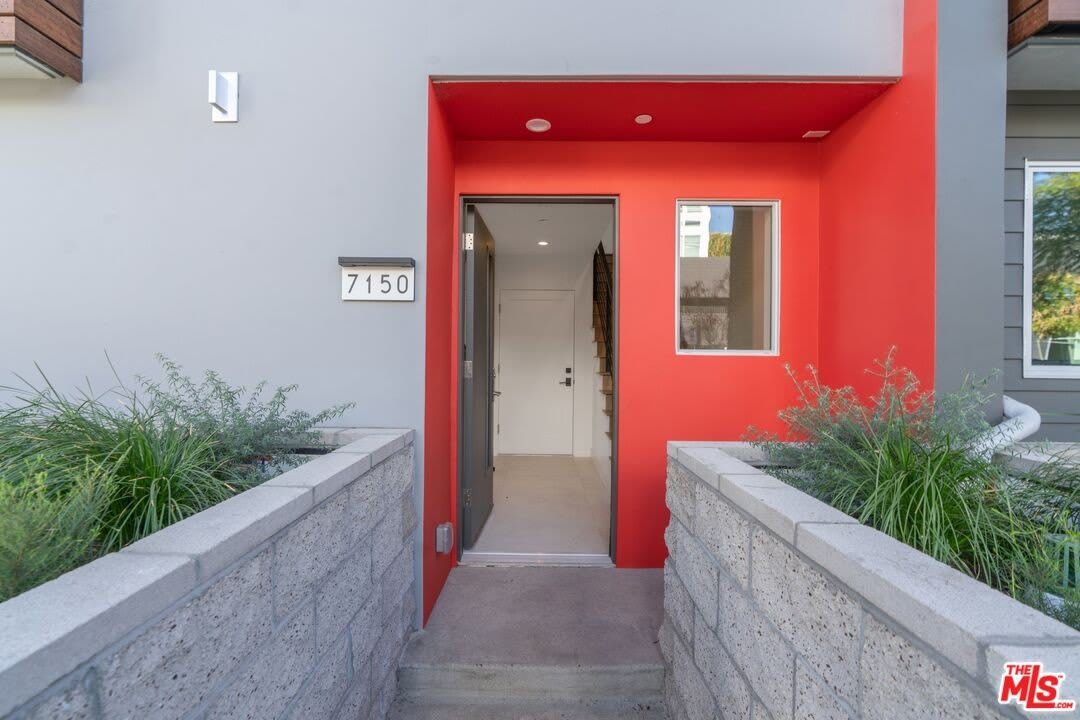 7150 Willoughby Ave – photo 4