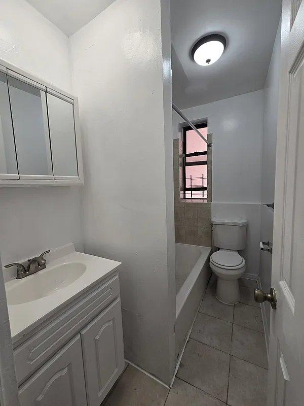 2070 Arthur Avenue – photo 5