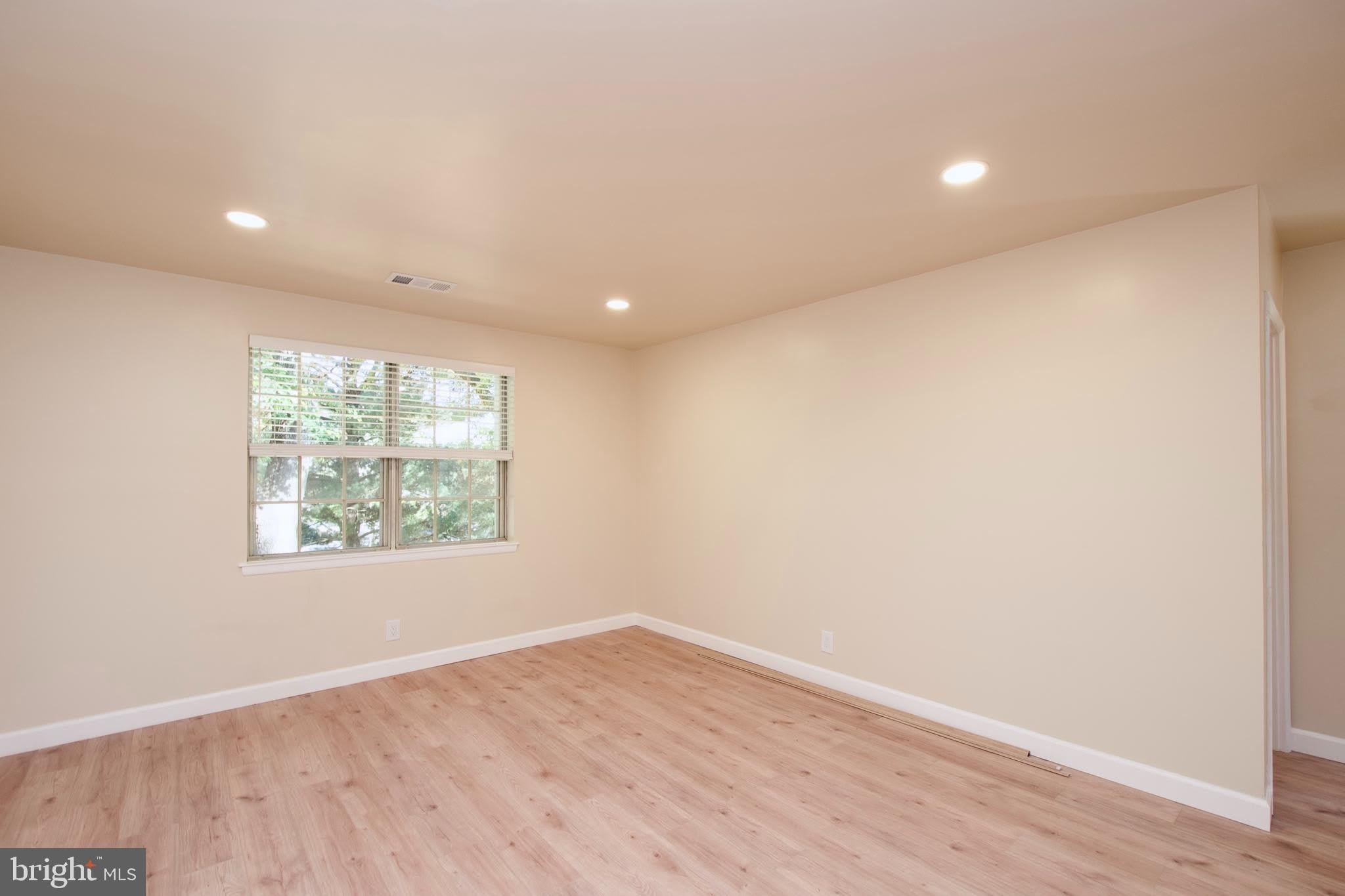 2812 S WAKEFIELD Street – photo 2