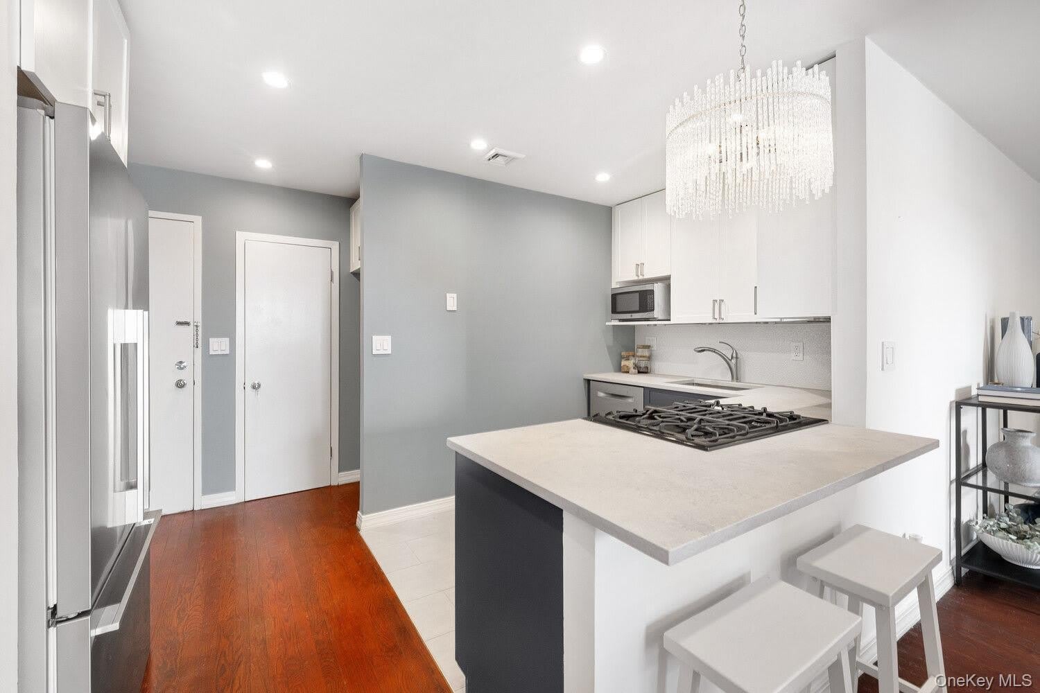 3 HANOVER Square – photo 1