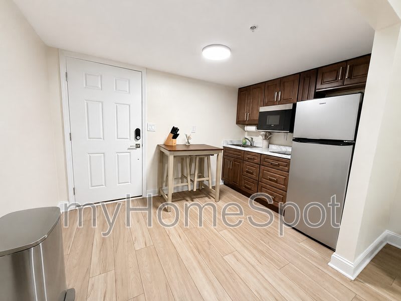 201 S Stillman St – photo 3