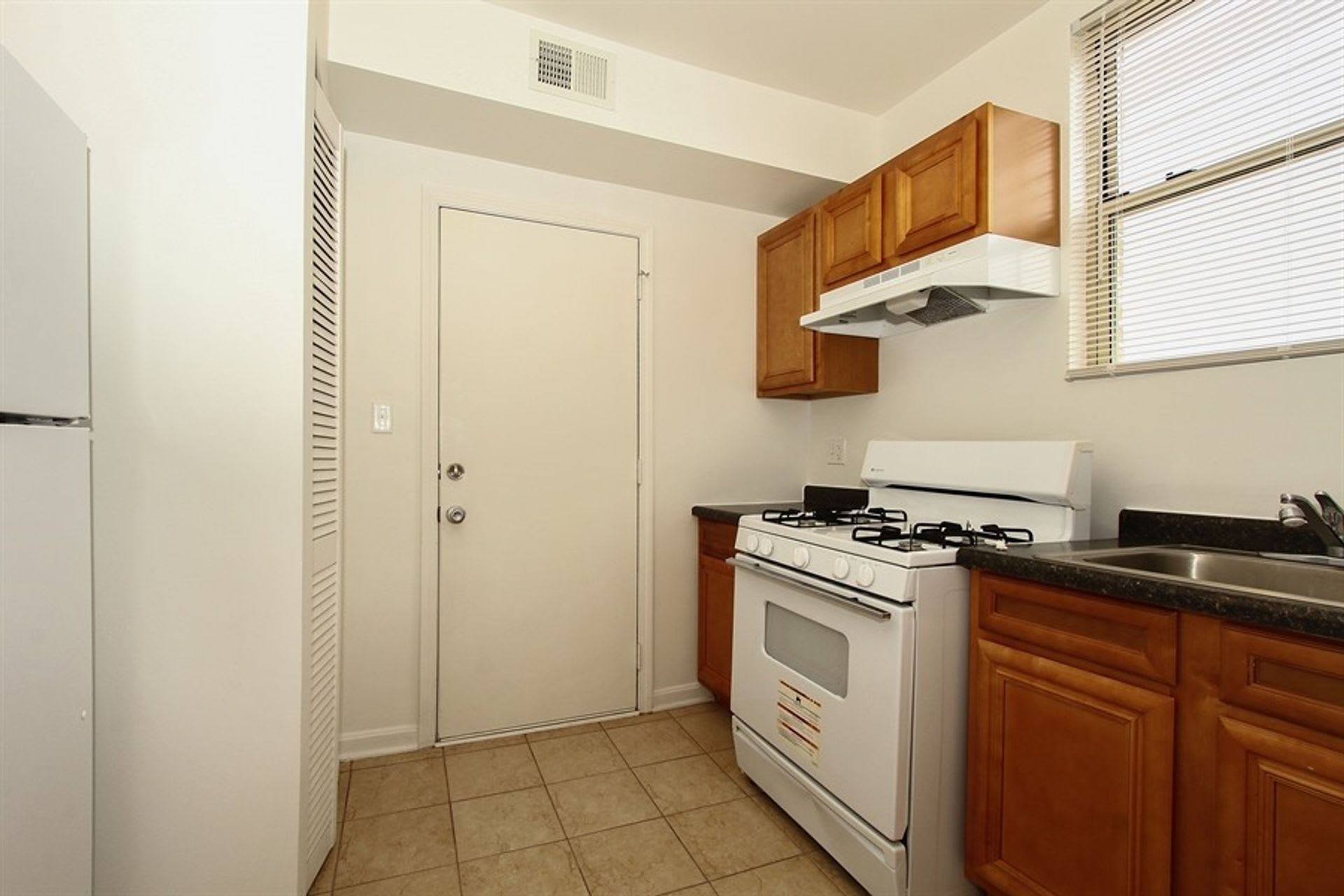 8238 S Ellis Ave – photo 2