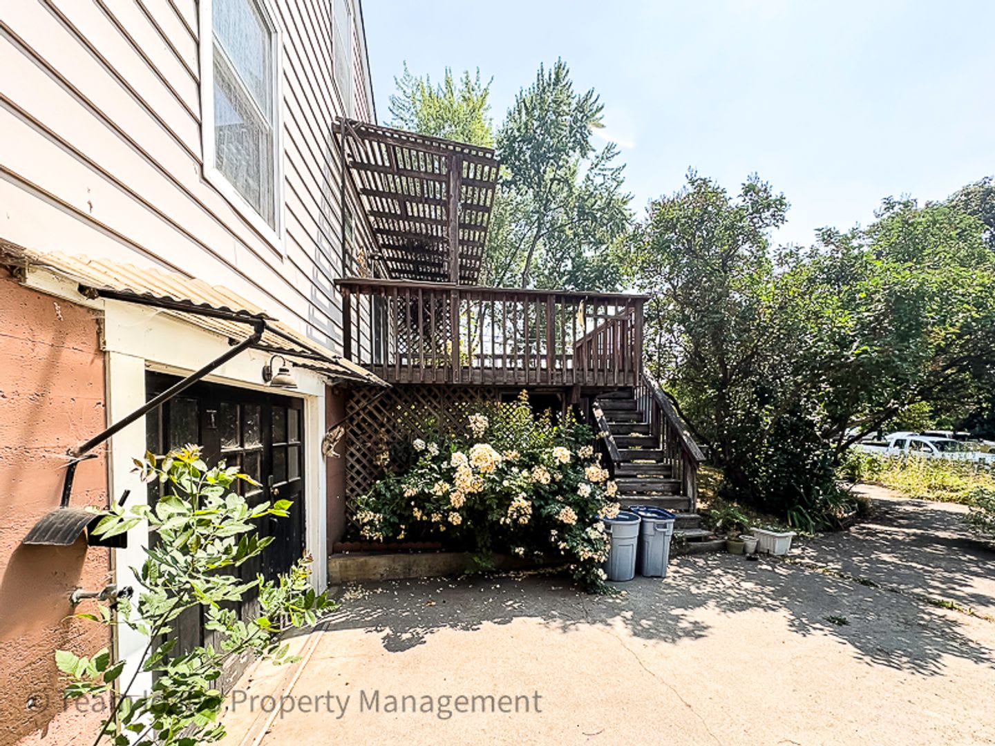 Darling Single Family Home on a Large Corner Lot – photo 5