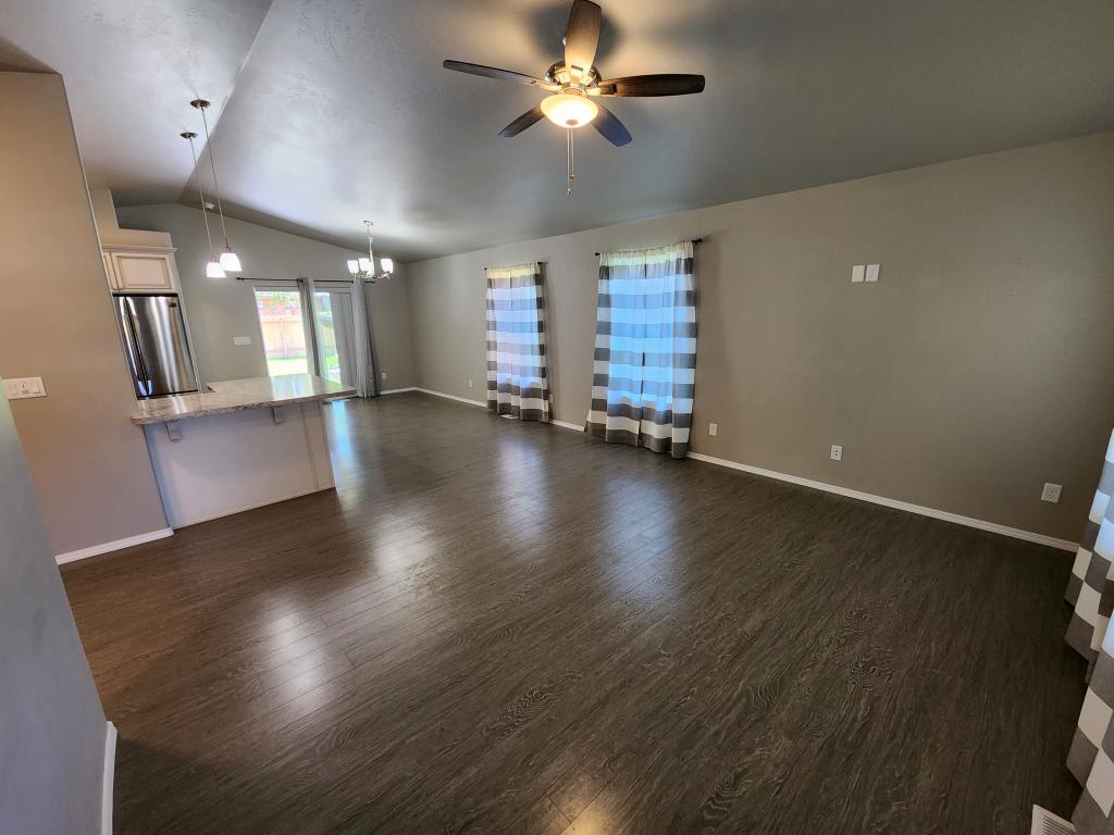 807 E Avenue A – photo 4