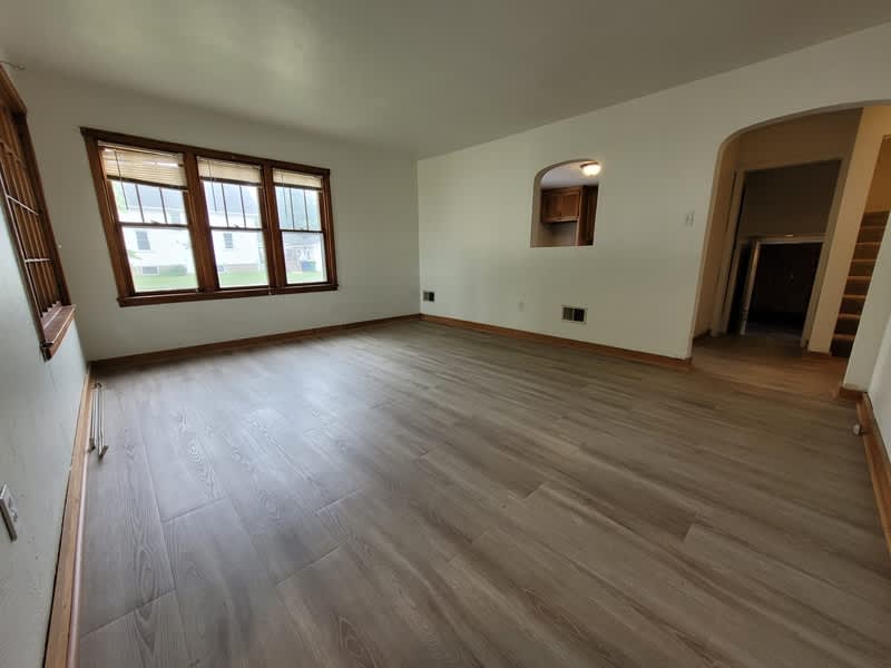 1858 Deckner Avenue – photo 3