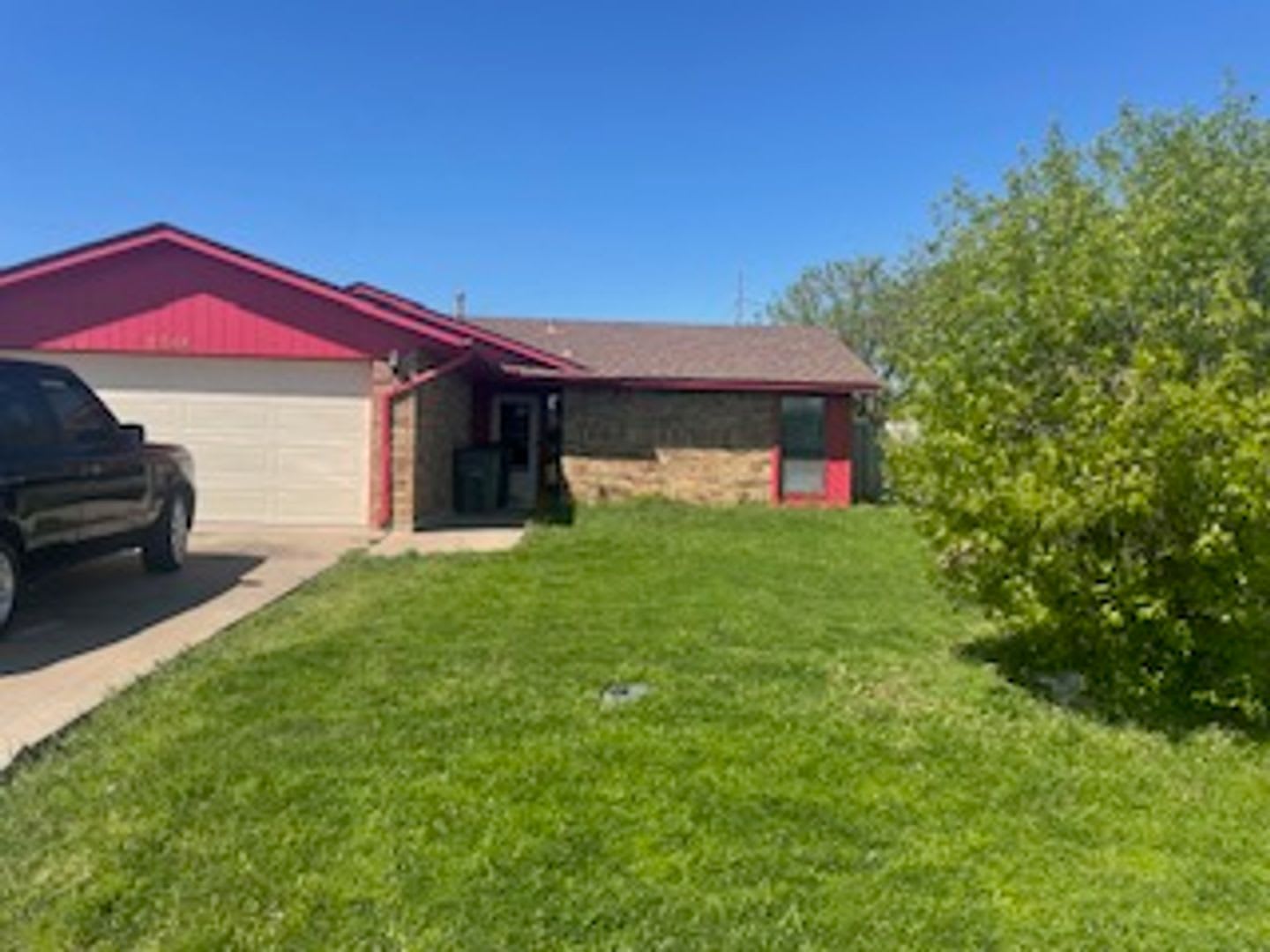 Very Nice Home In The Lee West Estates Area Pets Negotiable With Owners Approval – photo 1