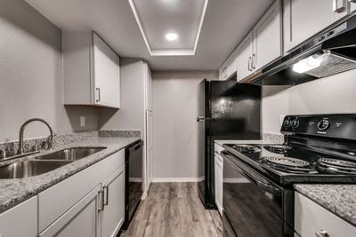 London Square Apartments – photo 3