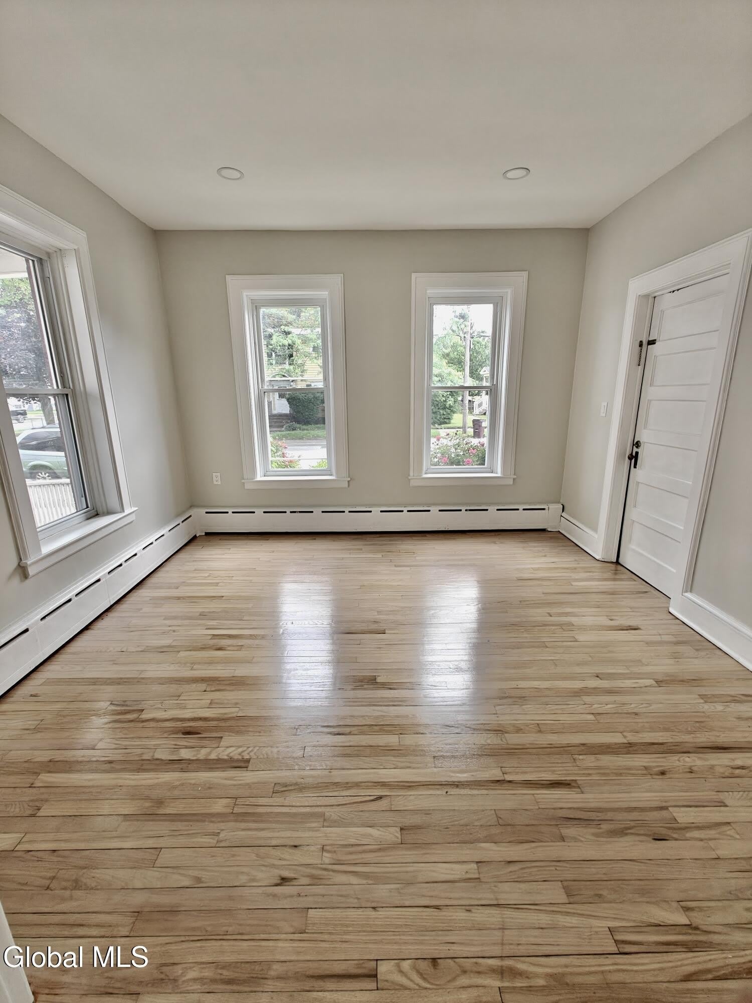 606 Broadway – photo 4