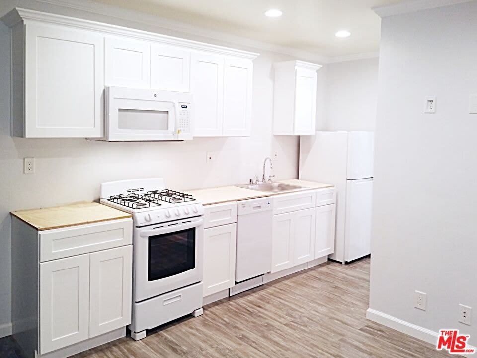 853 N HUDSON Ave – photo 4
