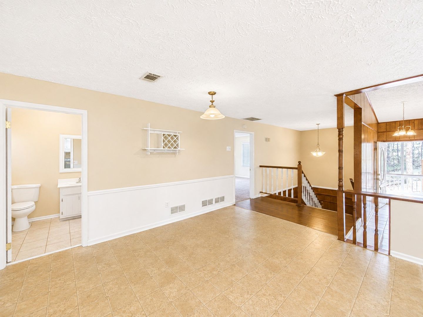 Spacious 4 Bedroom Home With The Privacy You Ve Been Looking For – photo 5