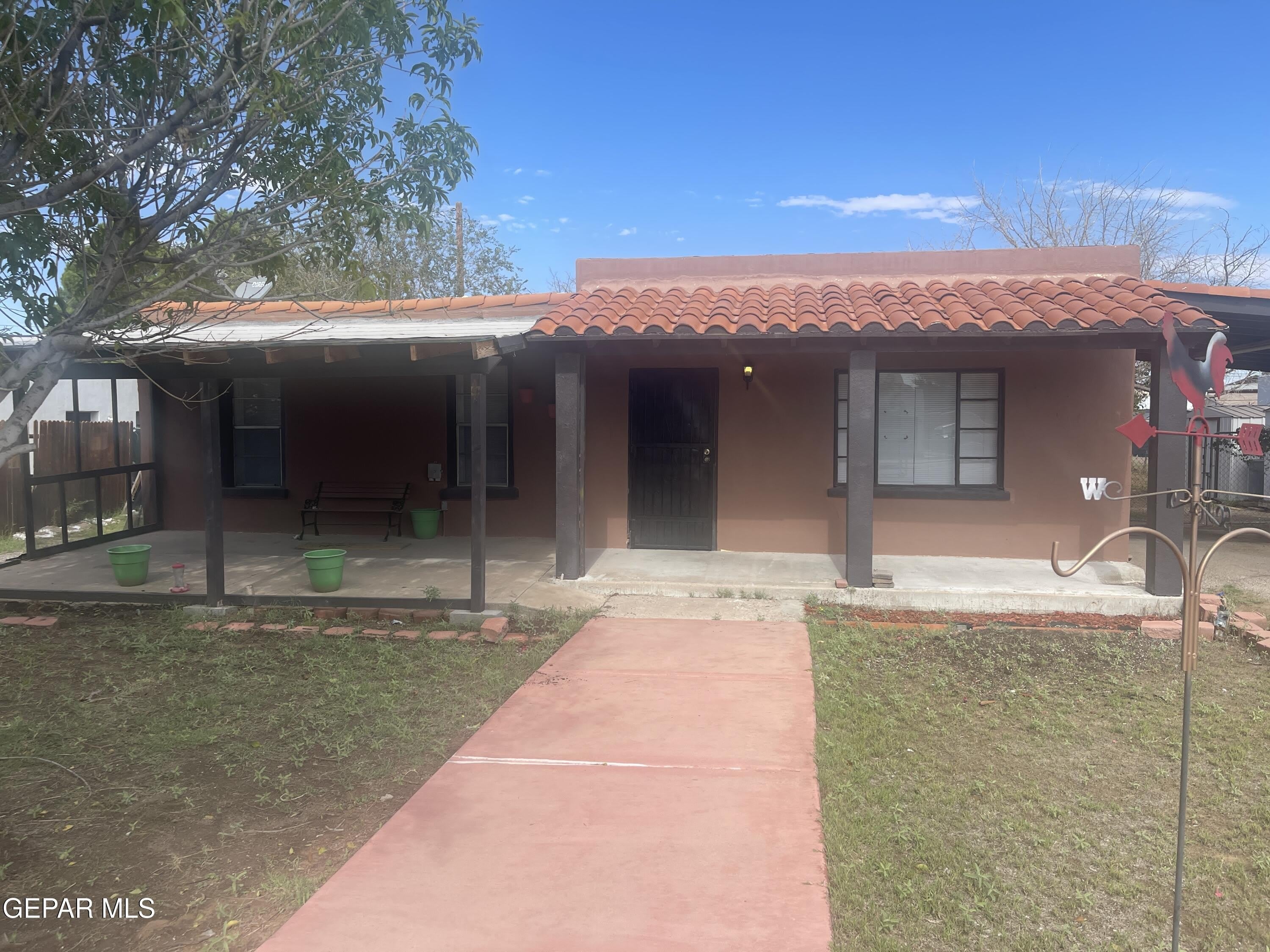 7817 WEST Drive – photo 1