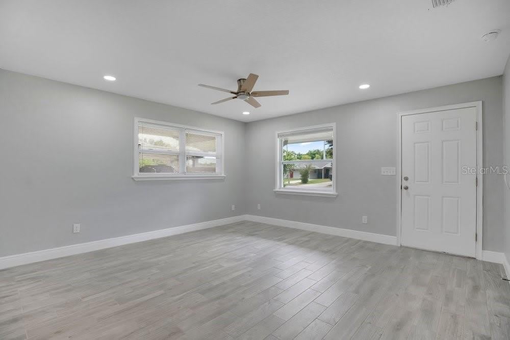2115 MESSINA Avenue – photo 5