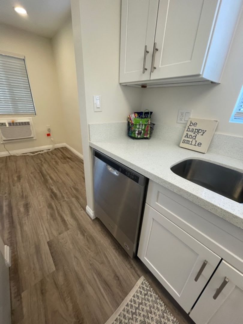 1414 S Campbell Ave. – photo 5