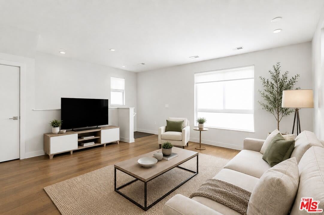 2581 Arvia St – photo 2