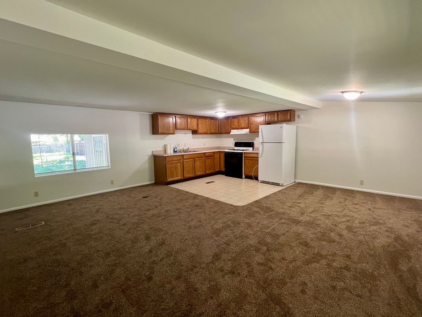 Unfurnished, 1-Year Long-Term Rental – photo 3