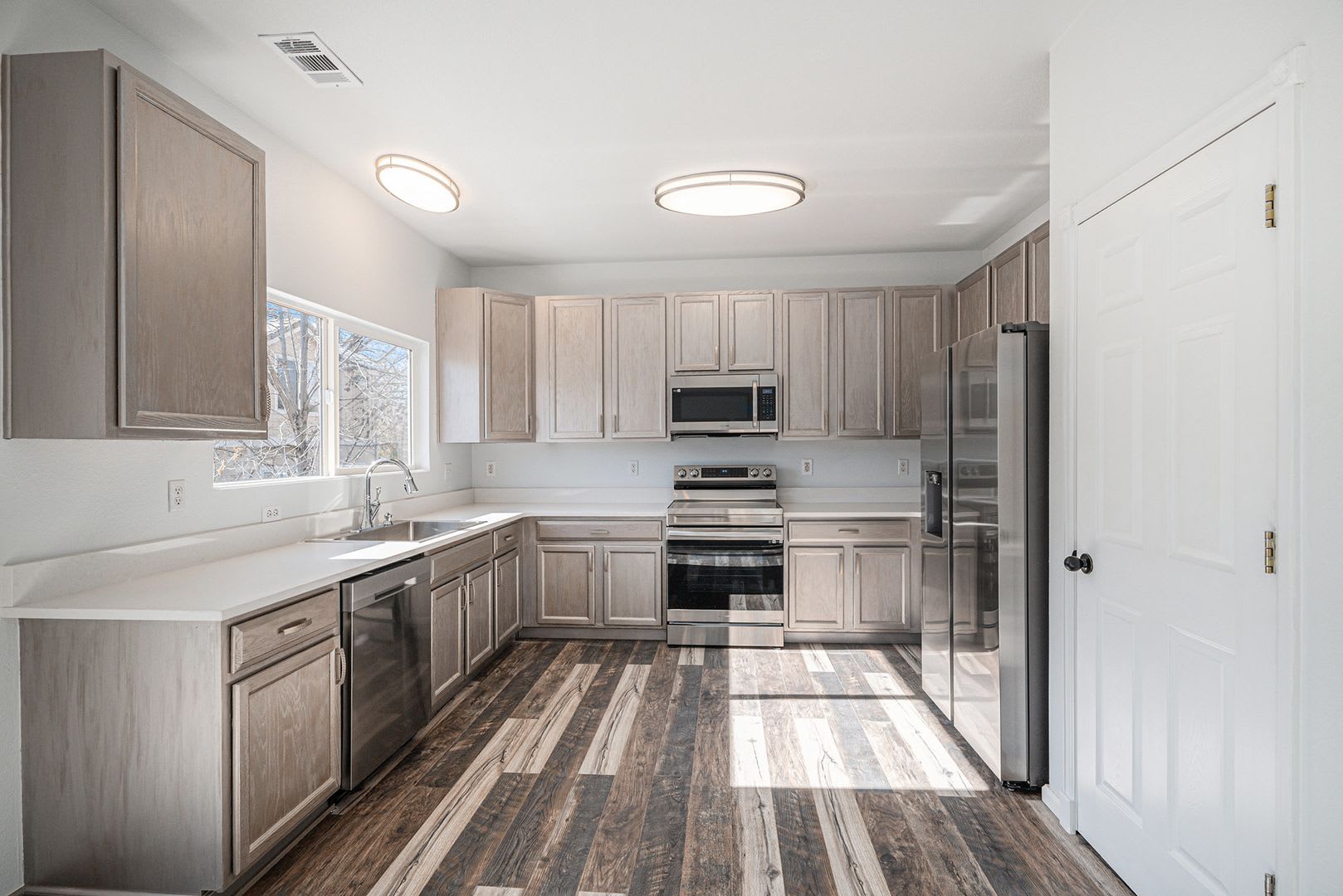 Remodeled 3 bed, 2.5 Bath Home in Littleton! – photo 4