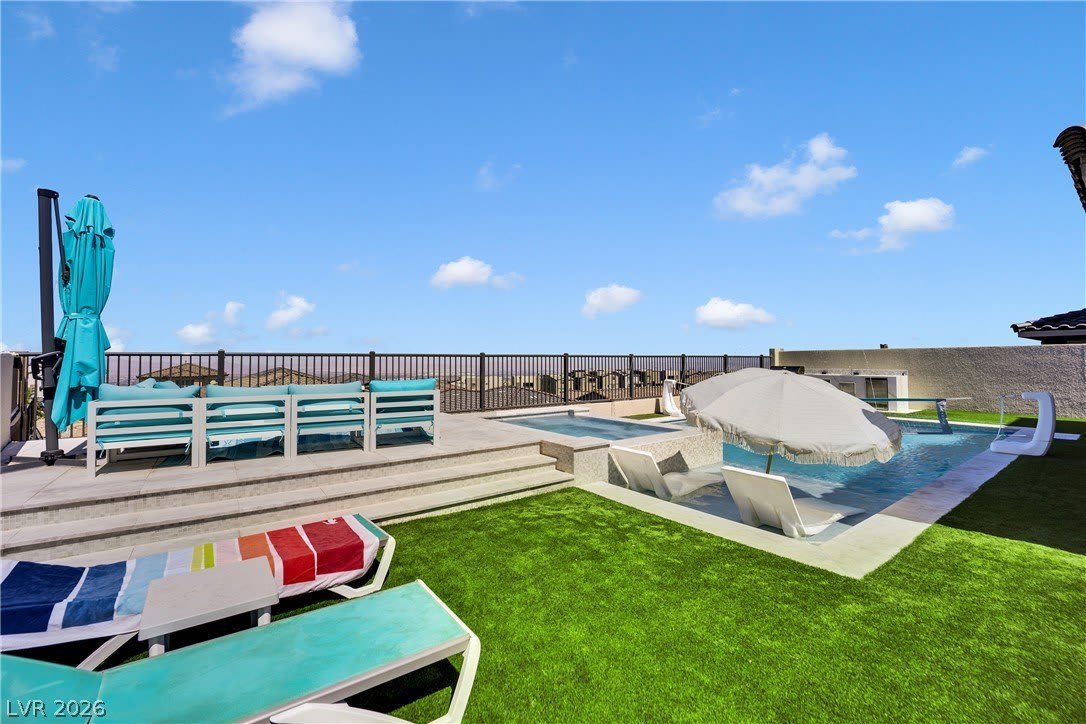 2252 Bird Of Prey Street – photo 2