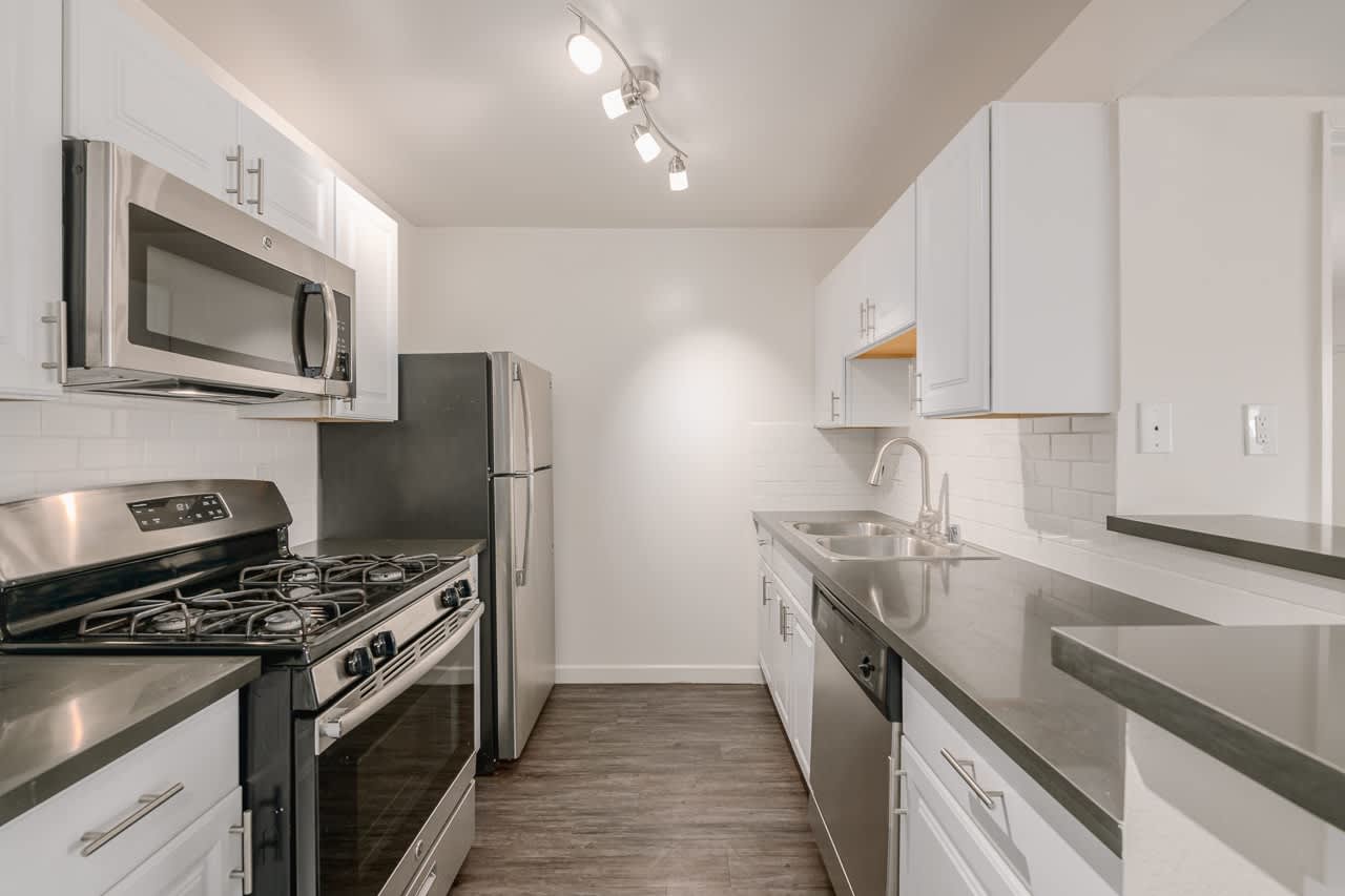 1723 Grismer Ave – photo 4