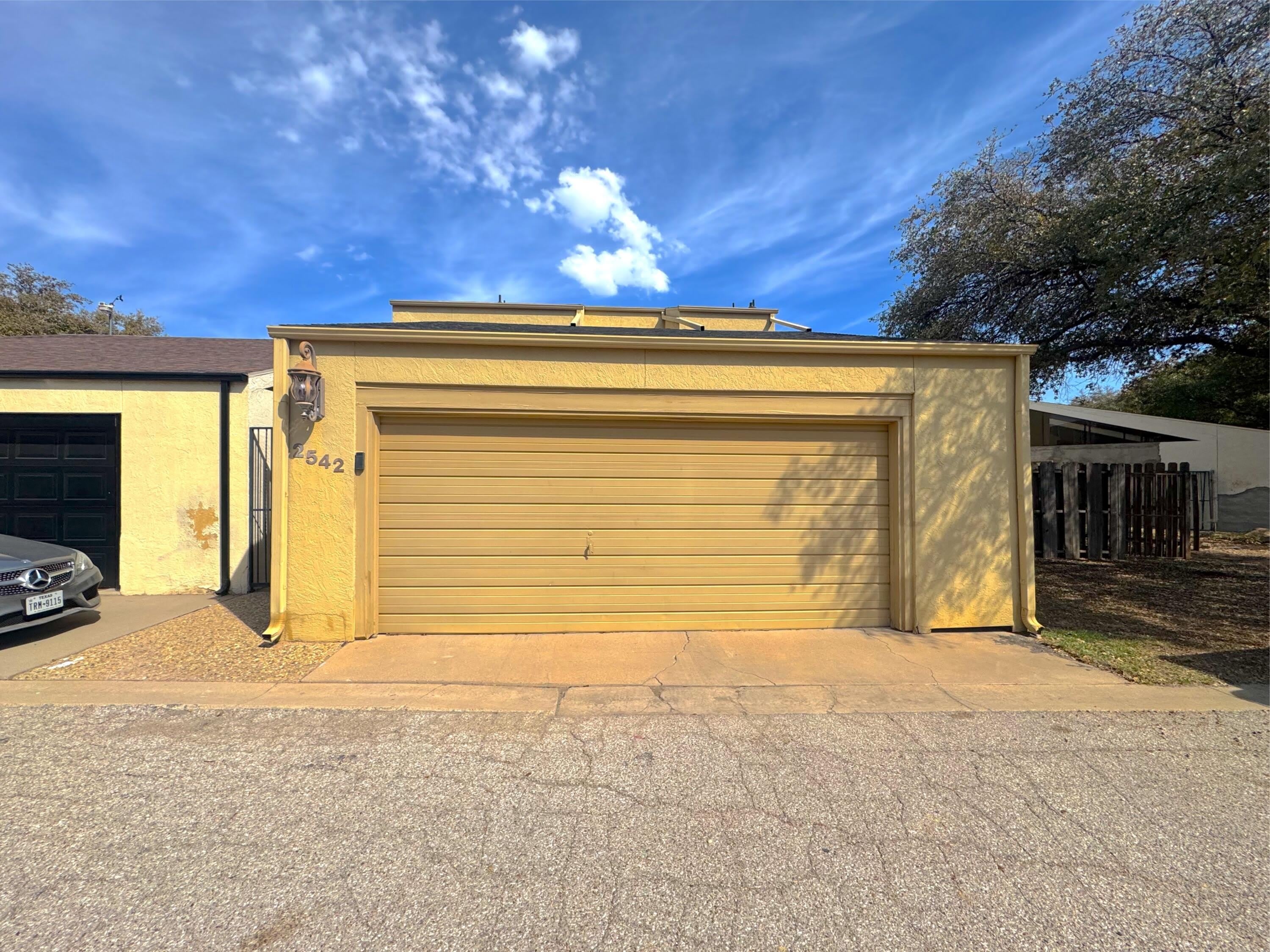 2542 Lindenwood Drive – photo 2