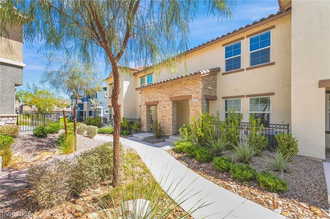 1127 Ruby Sparrow Street – photo 2