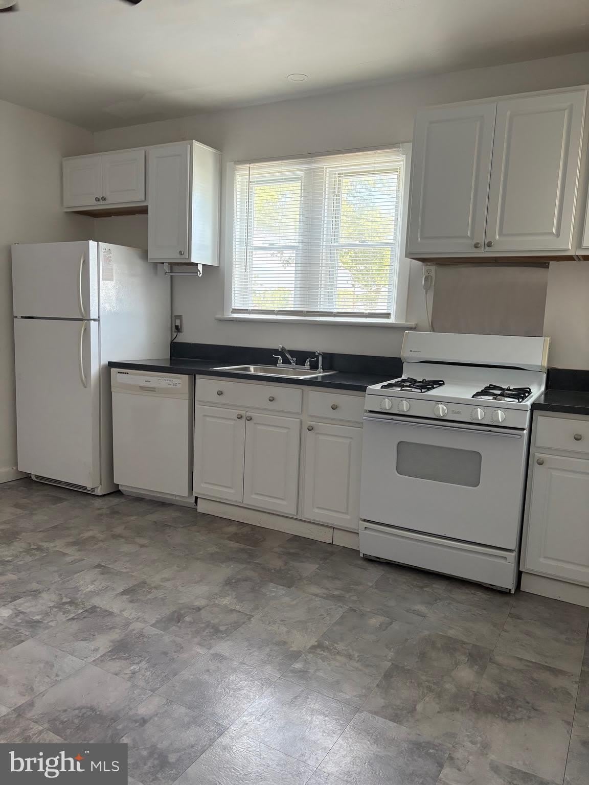 314 W 4TH Street – photo 3