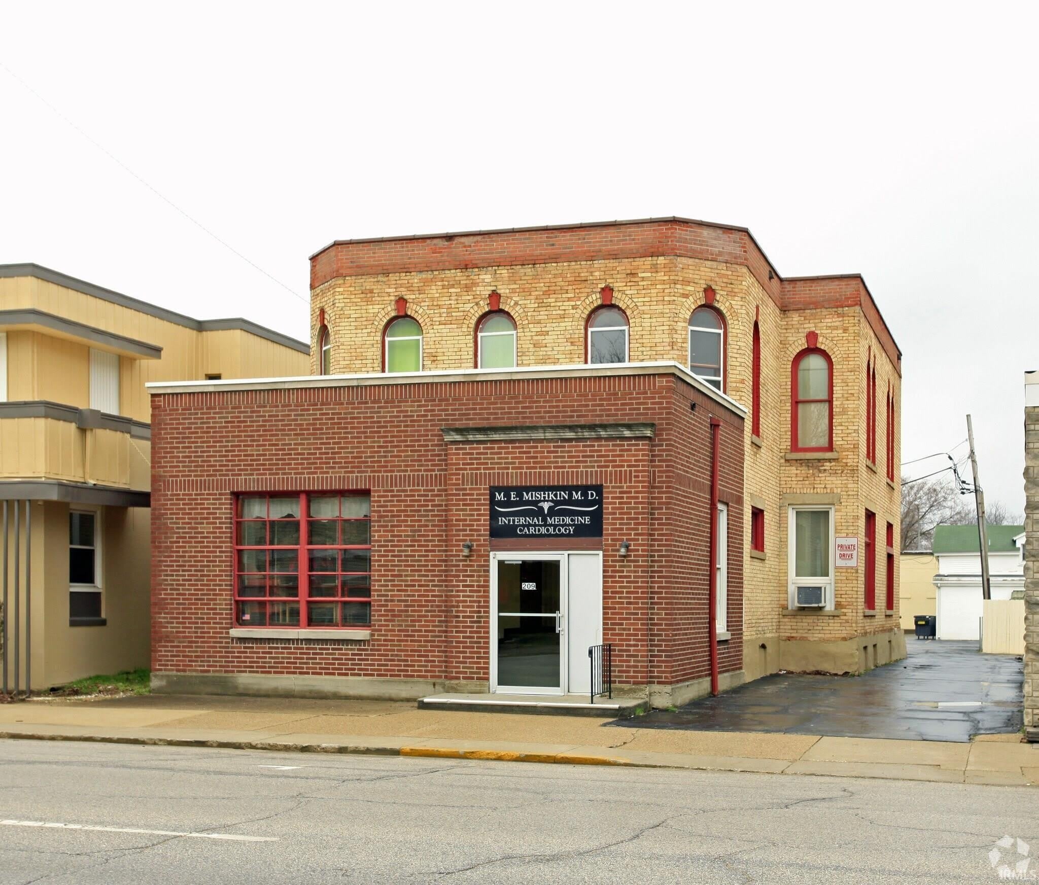 209 S 2nd Street – photo 1