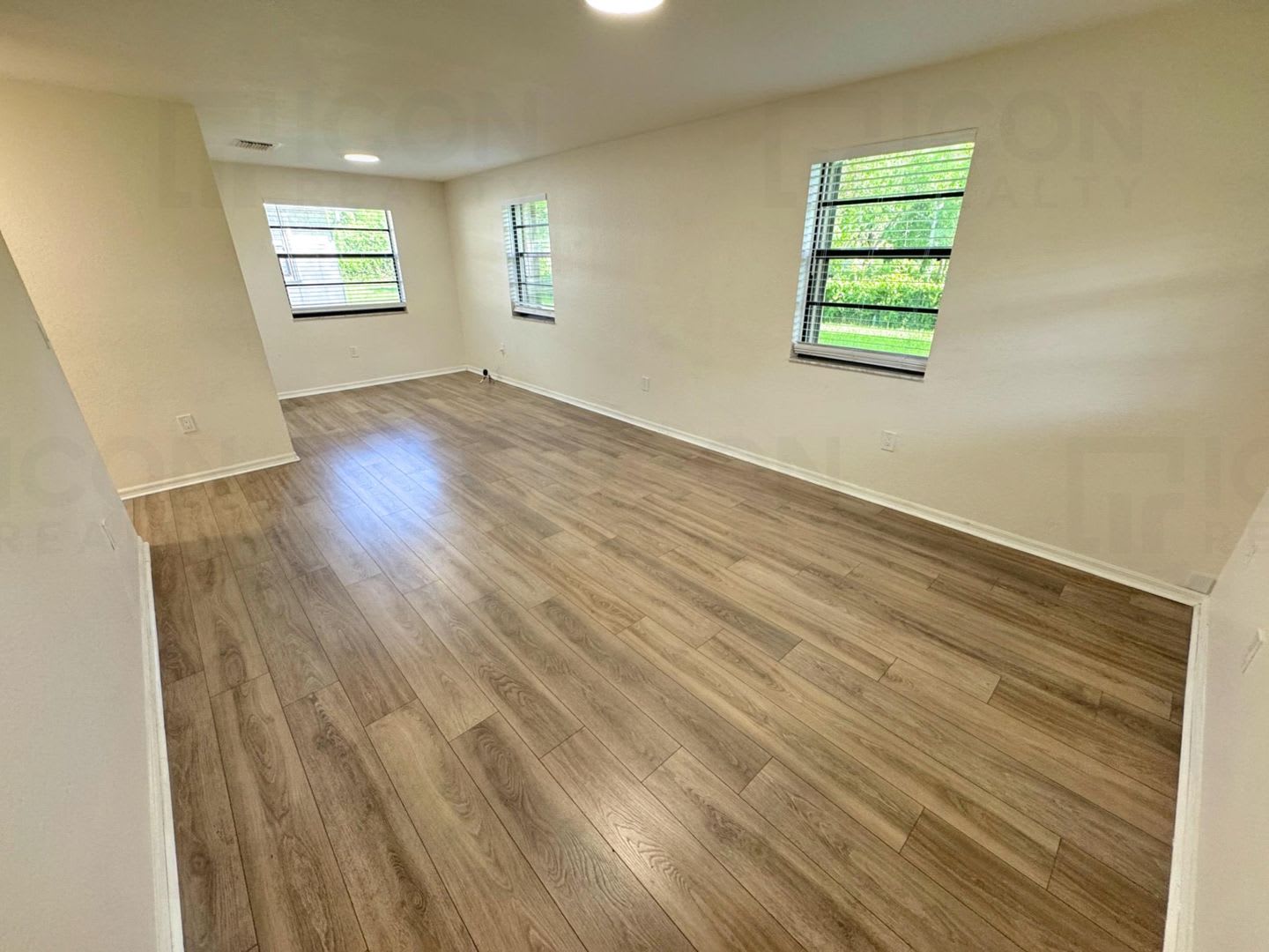 1723 Thomas St – photo 4
