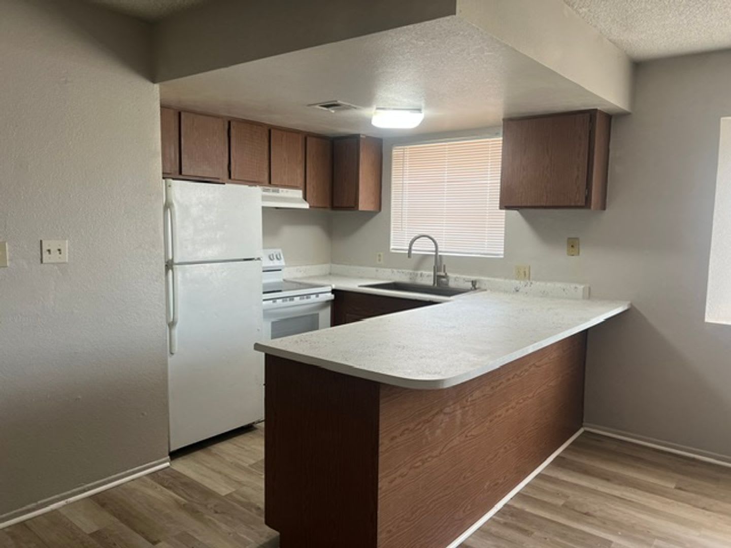 Fully Remodeled 2 Bedroom! – photo 1