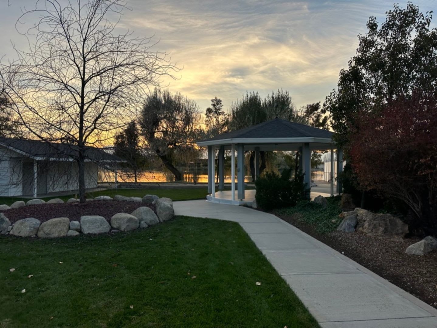 3bd 3bth Home-1 Acre on the Water! – photo 5