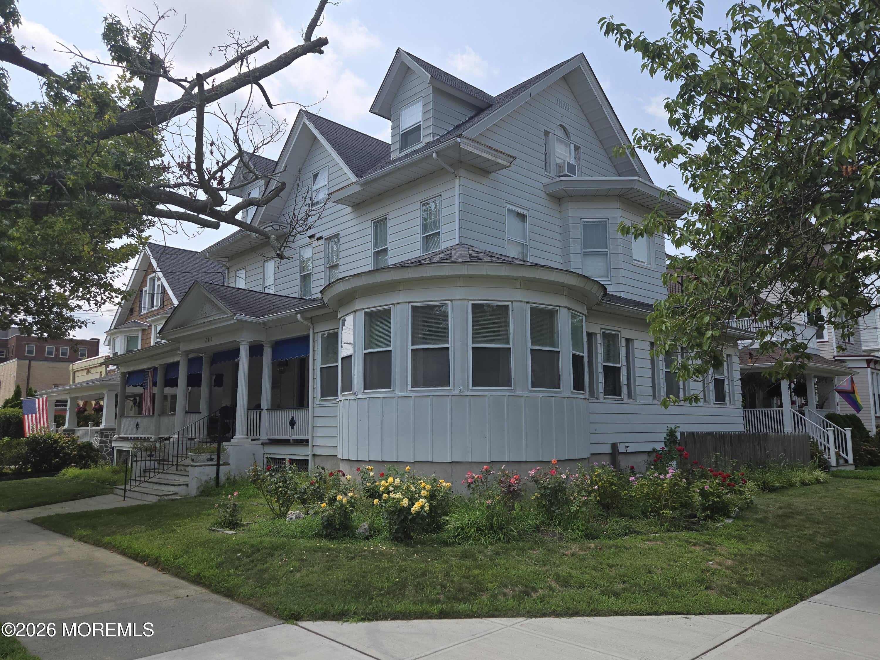 711 Grand Avenue – photo 1