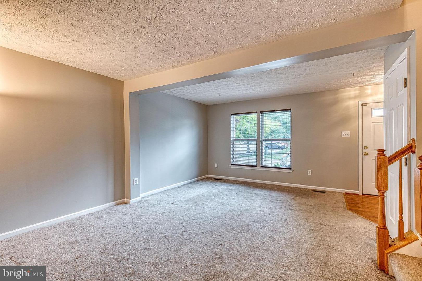 Welcome To This Beautiful 3Bd 2 5Bth Brick Front Townhome In The Highly Desirable New Town Community – photo 5