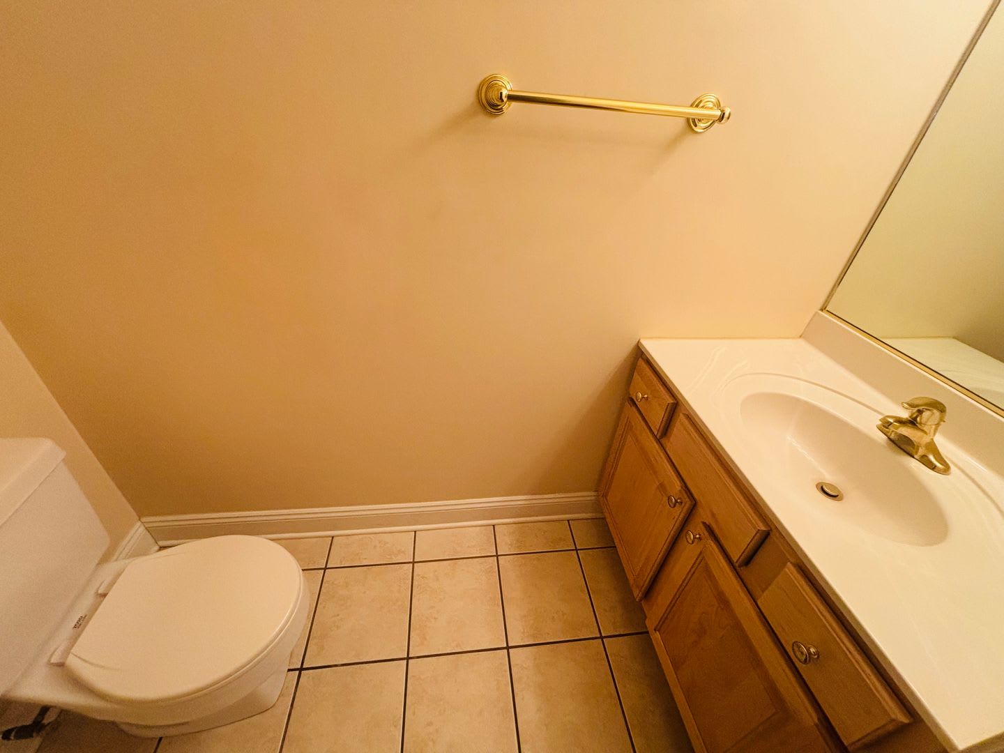 NEW FLOORS! 3 Bedroom 2.5 Half Bath Townhouse – photo 3