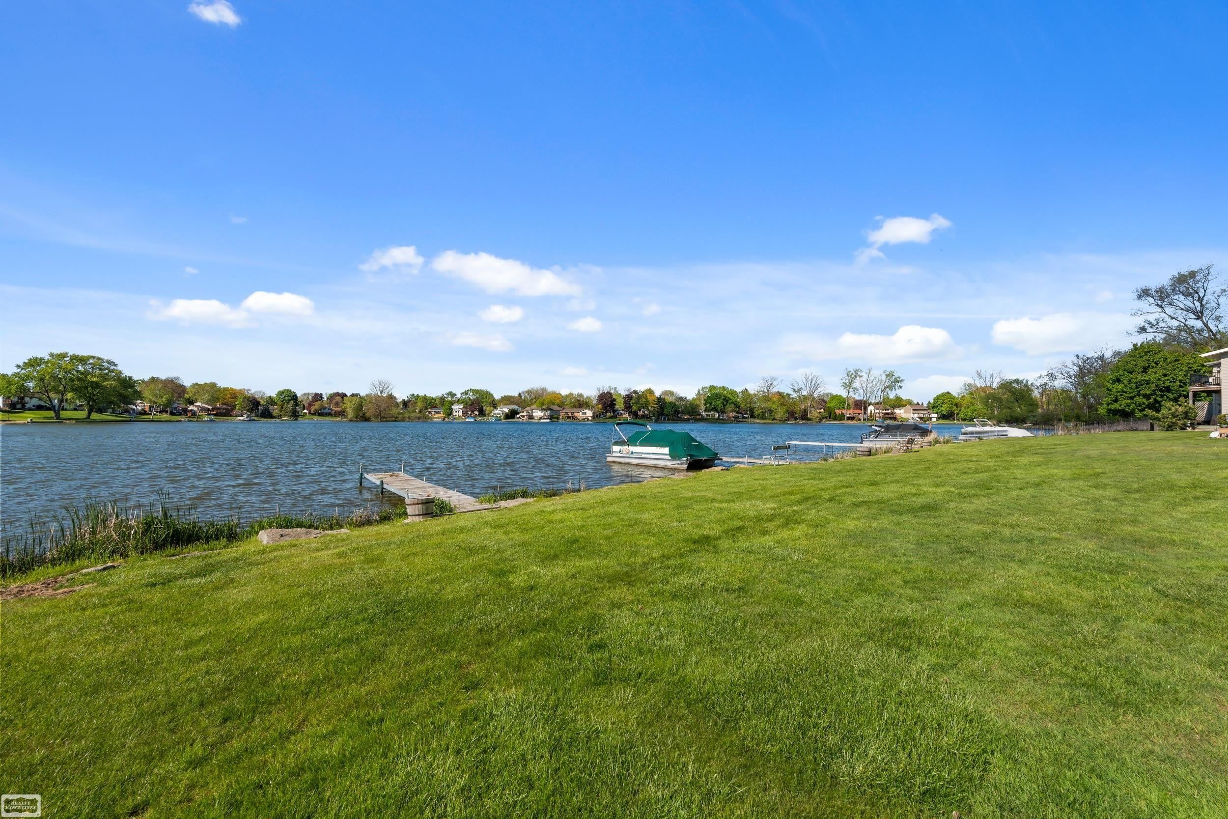 4960 Lake Point Drive – photo 3