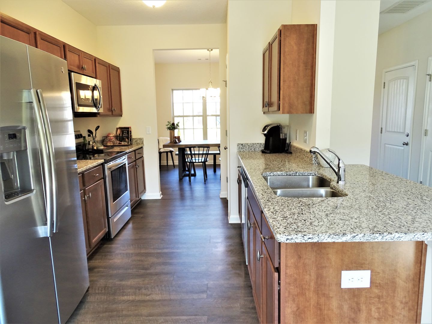 Beautiful Home in Lexington Hill 4 Bedrooms 2.5 Baths – photo 4