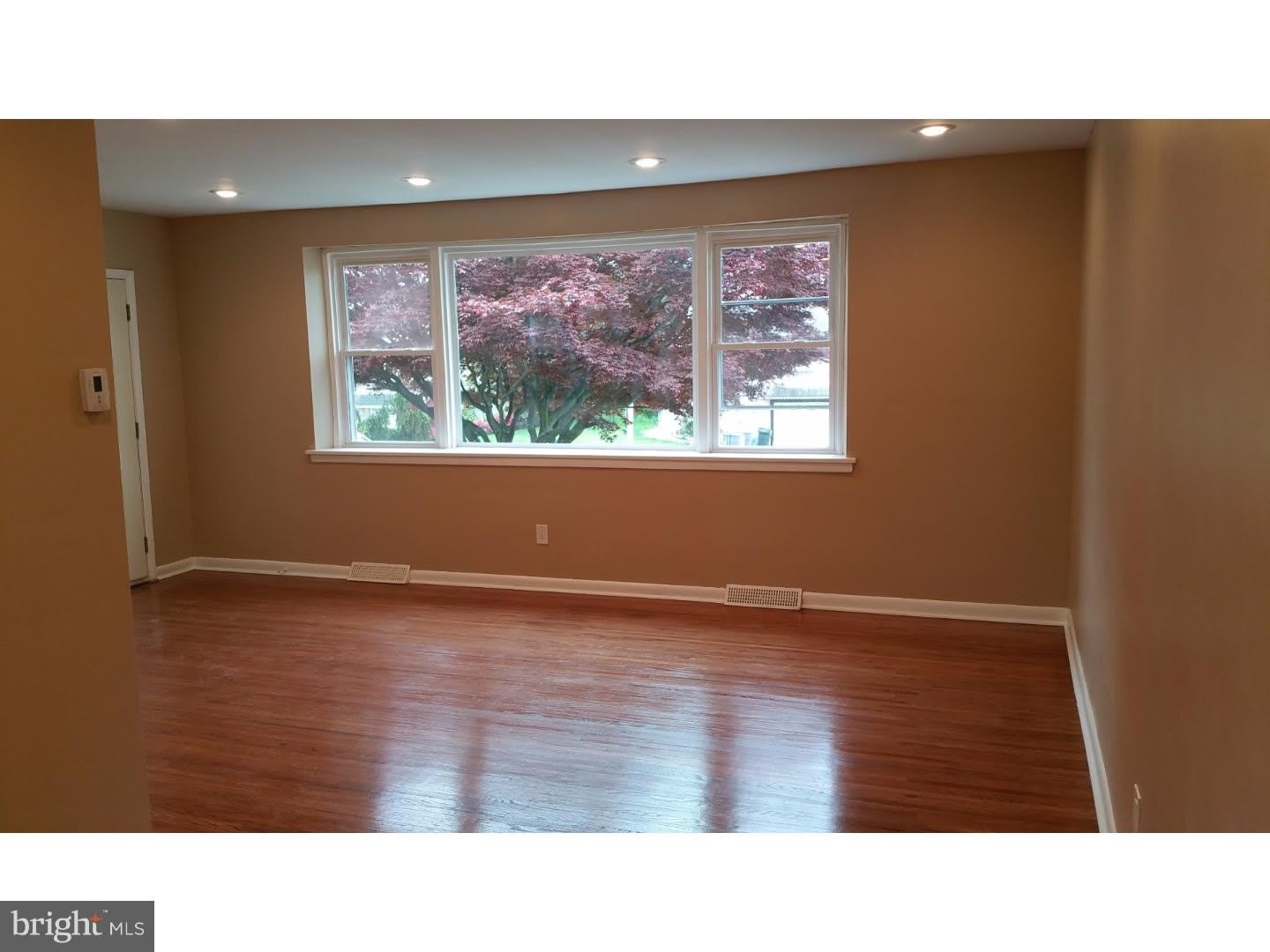 9960 WOODFERN Road – photo 3