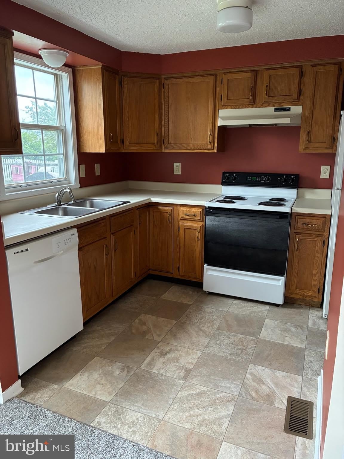 1537 VIOLET Drive – photo 5
