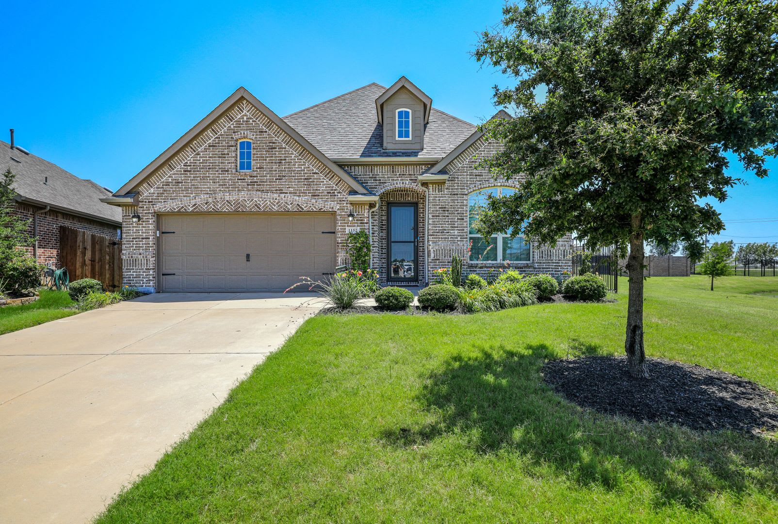 Breathtaking 3 Bedroom Home Overlooking The Community Lake In Celina – photo 1