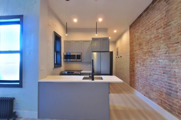 60 Leroy St – photo 2