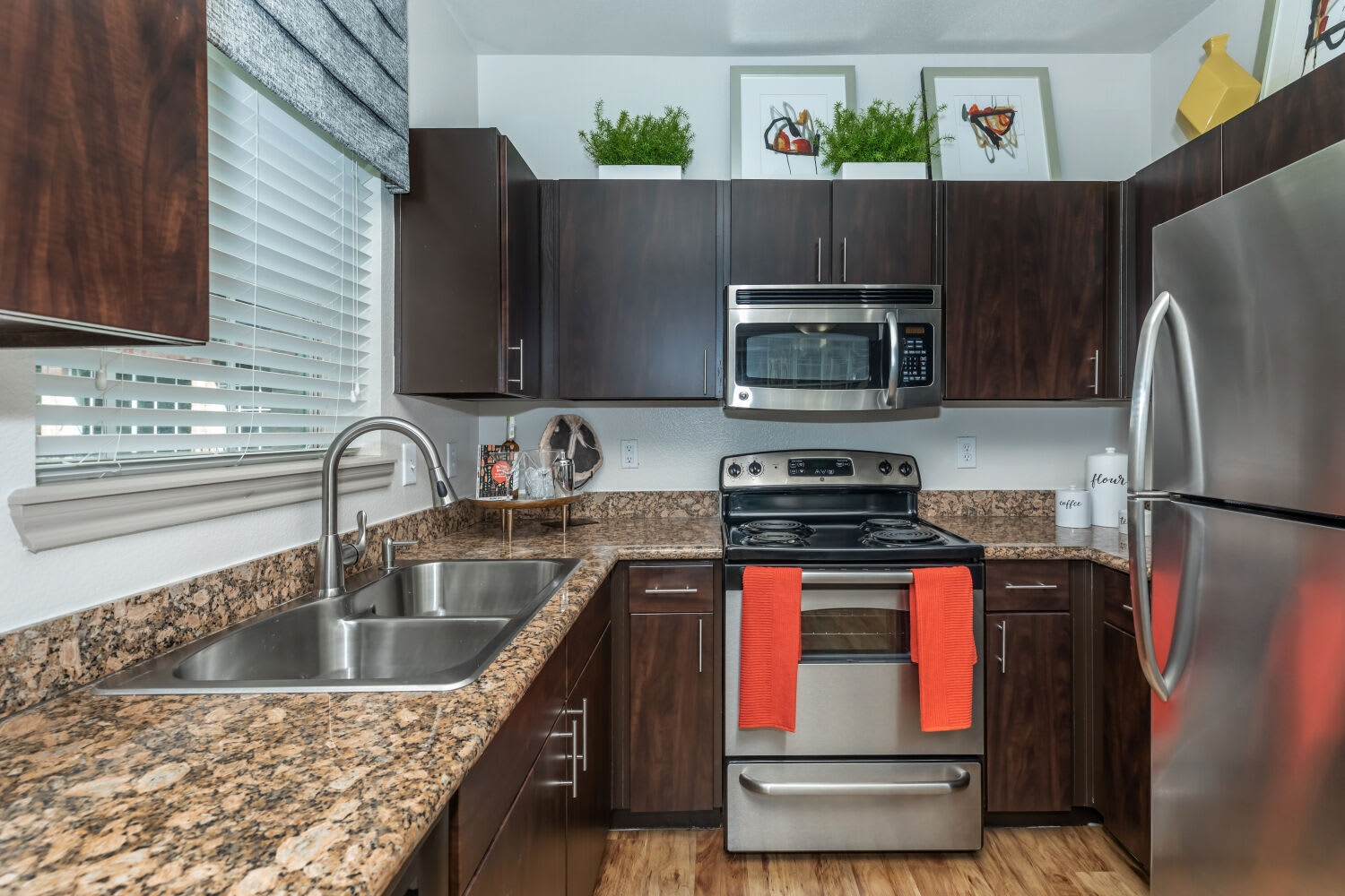 Richmond Towne Home Apartments – photo 2