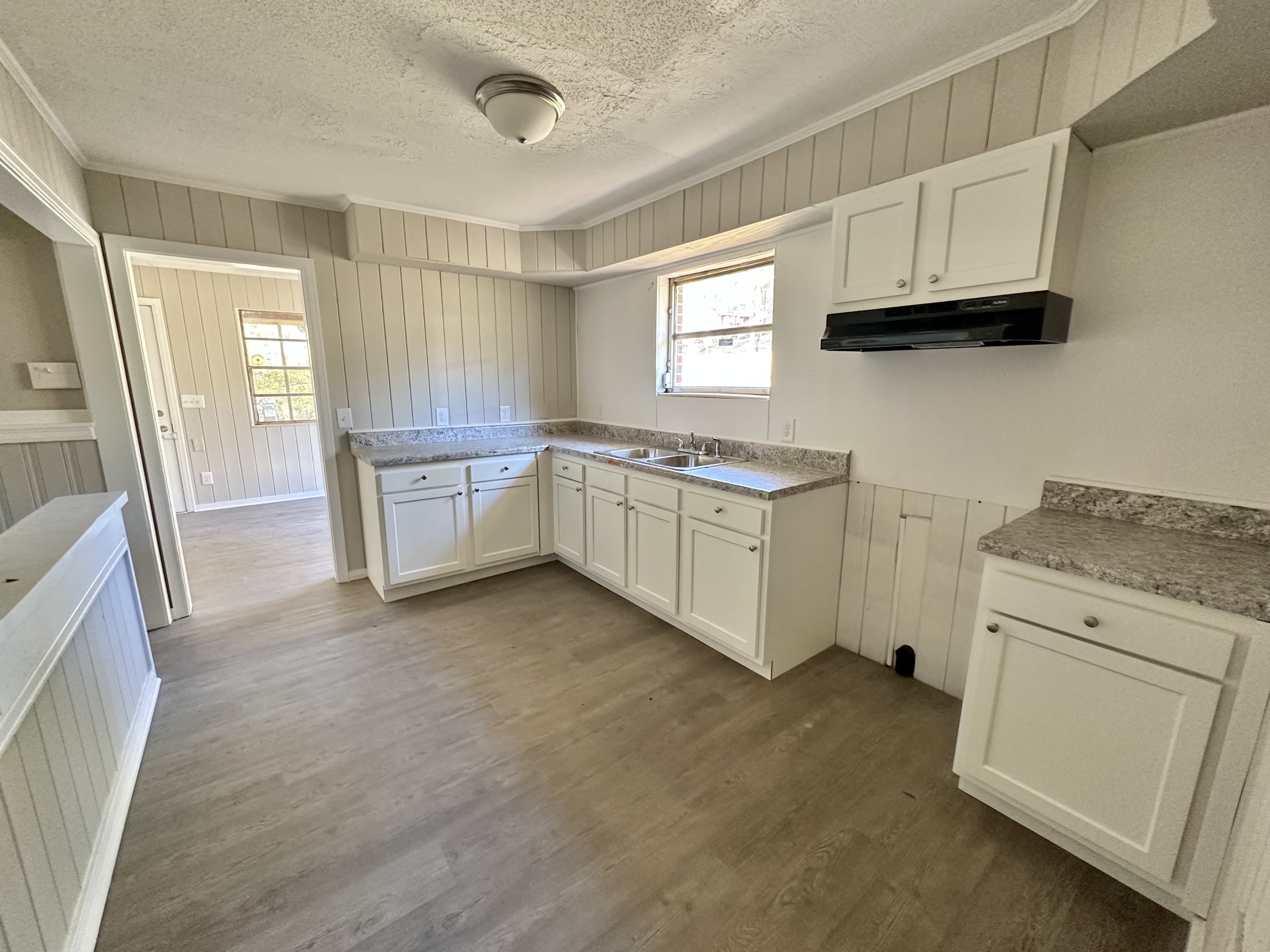 1930 Granville Avenue – photo 3