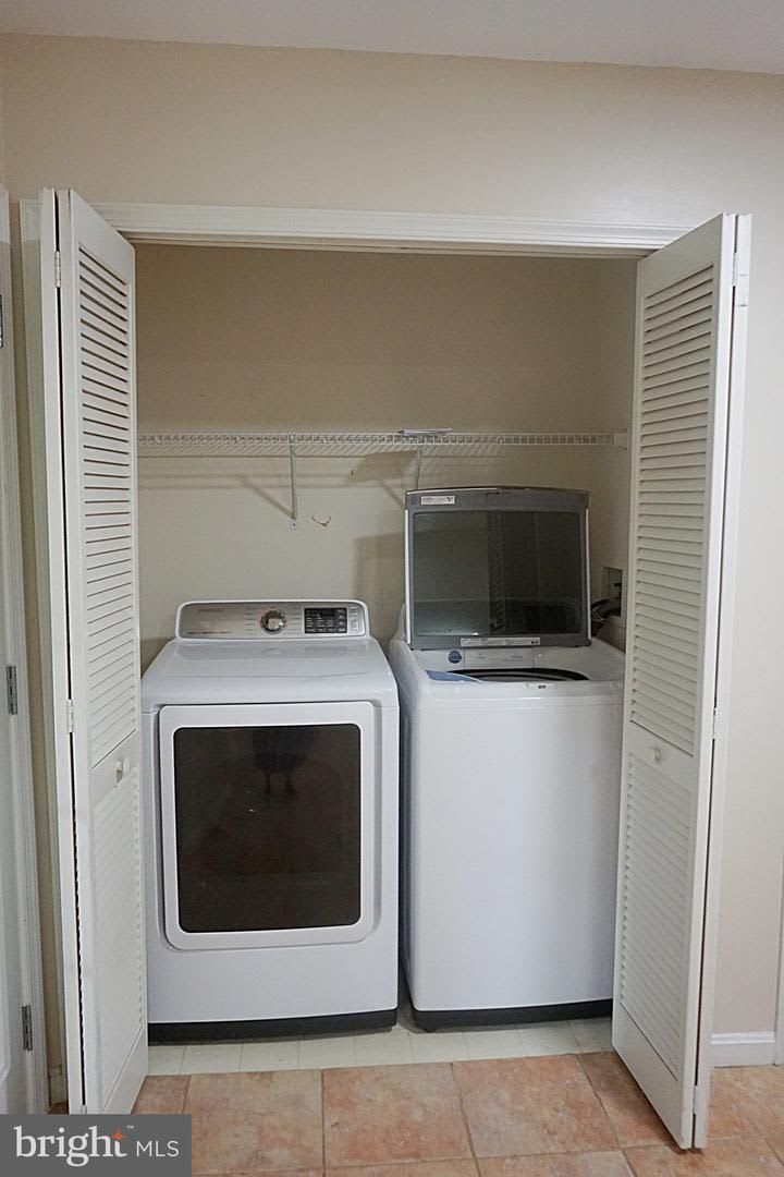 A gorgeous townhouse with one-car garage in a desired community in Germantown! – photo 5